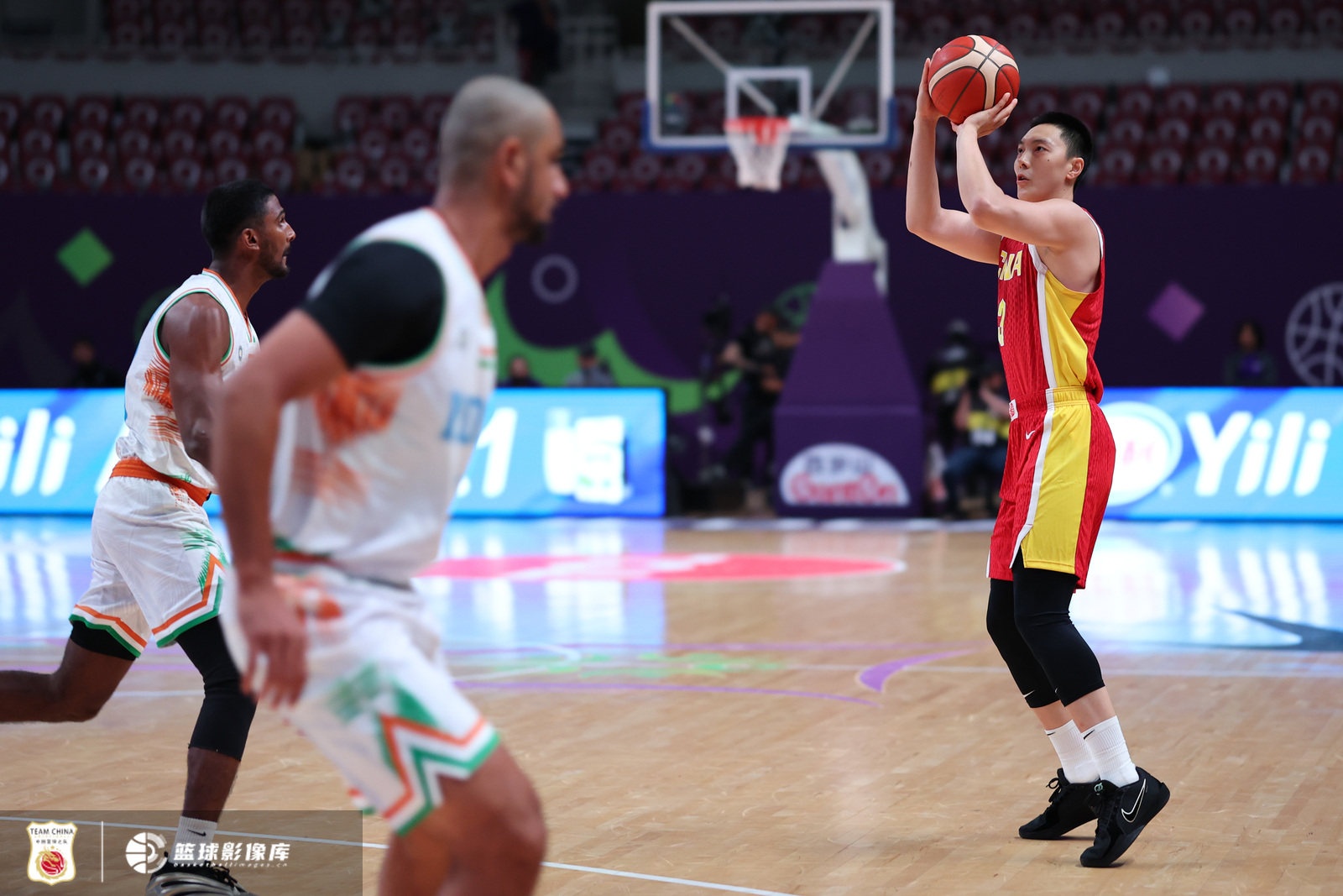 媒體人：半決賽內(nèi)線得分難度增大 今日三分15中1的5后衛(wèi)要站出來