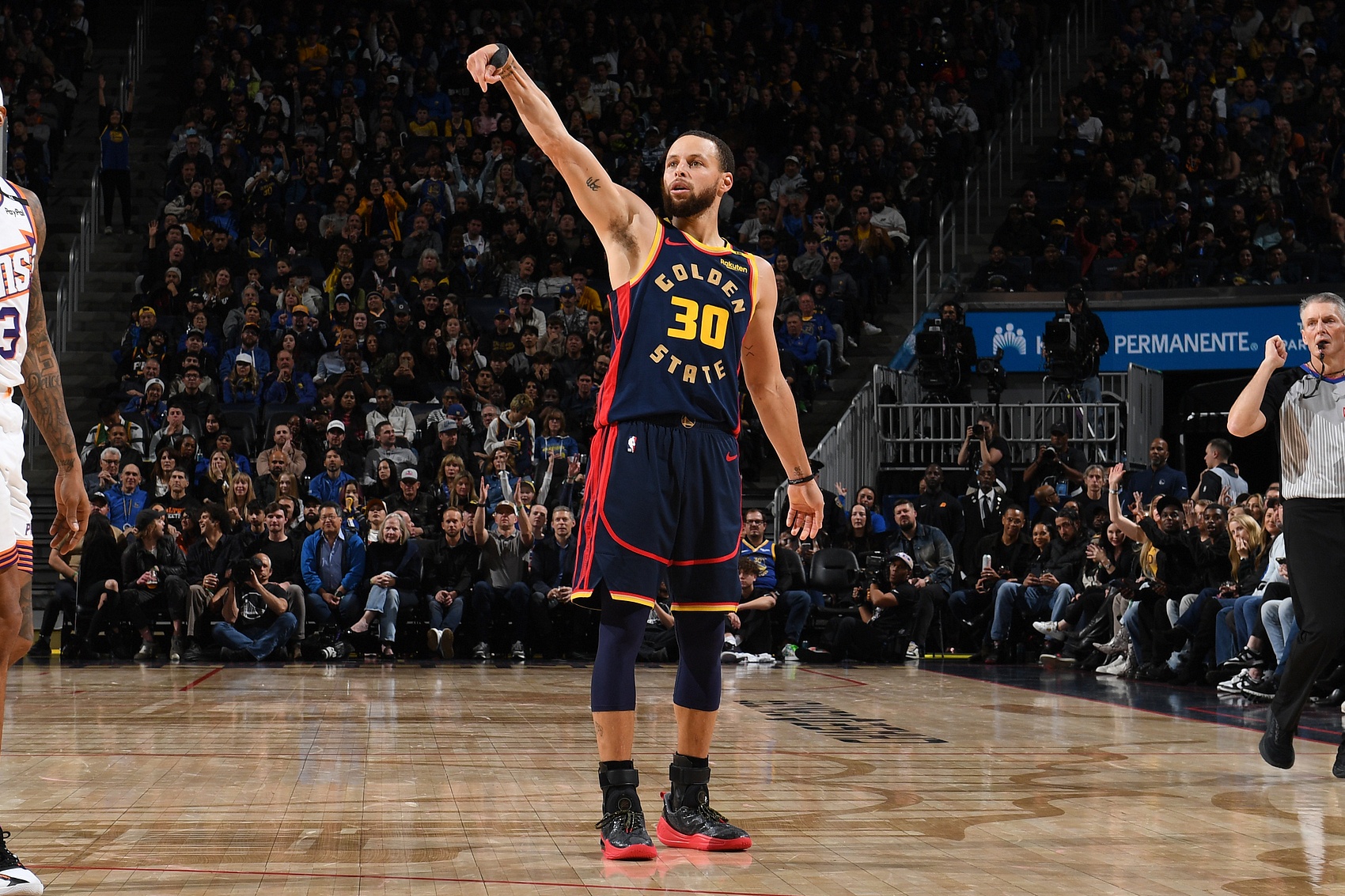 庫(kù)里談中文昵稱“萌庫(kù)”：我聽過(guò)這個(gè) 可愛(ài)的意思嘛 非常好