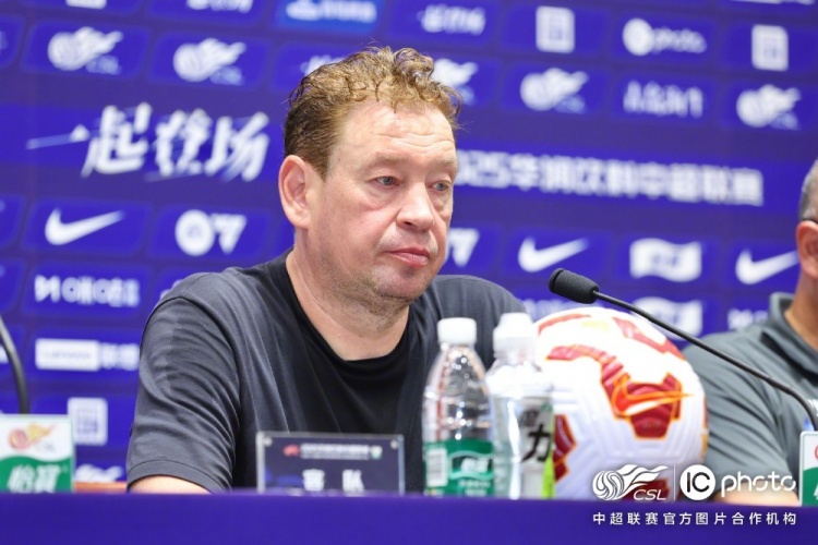 斯盧茨基：李可和路易斯都出現了傷病，于漢超今天的表現非常出色