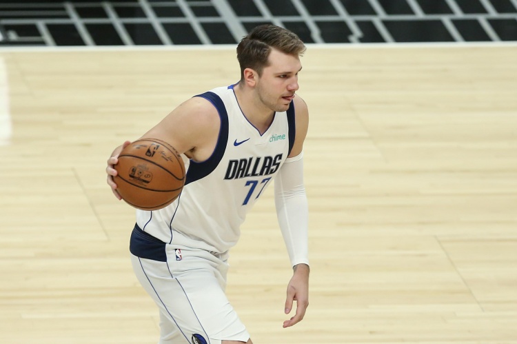 前獨(dú)行俠隊(duì)友多西：東契奇的節(jié)奏和對(duì)身體的運(yùn)用令我感到不可思議