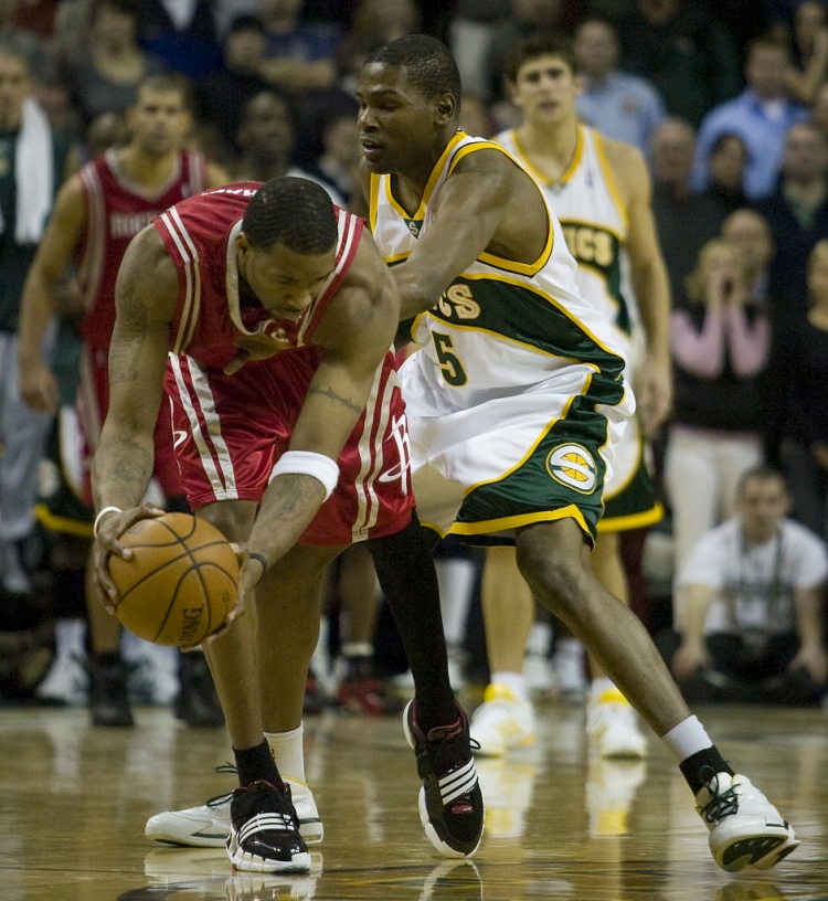 夸梅：麥迪你個一碰就倒的軟蛋還碰瓷科比？科比在世時你咋不敢說