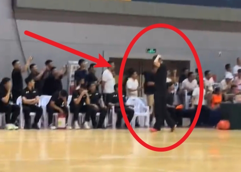 給機會不中用啊！張文逸絕殺出手走步 杜鋒摸頭苦笑&想伸手又收回