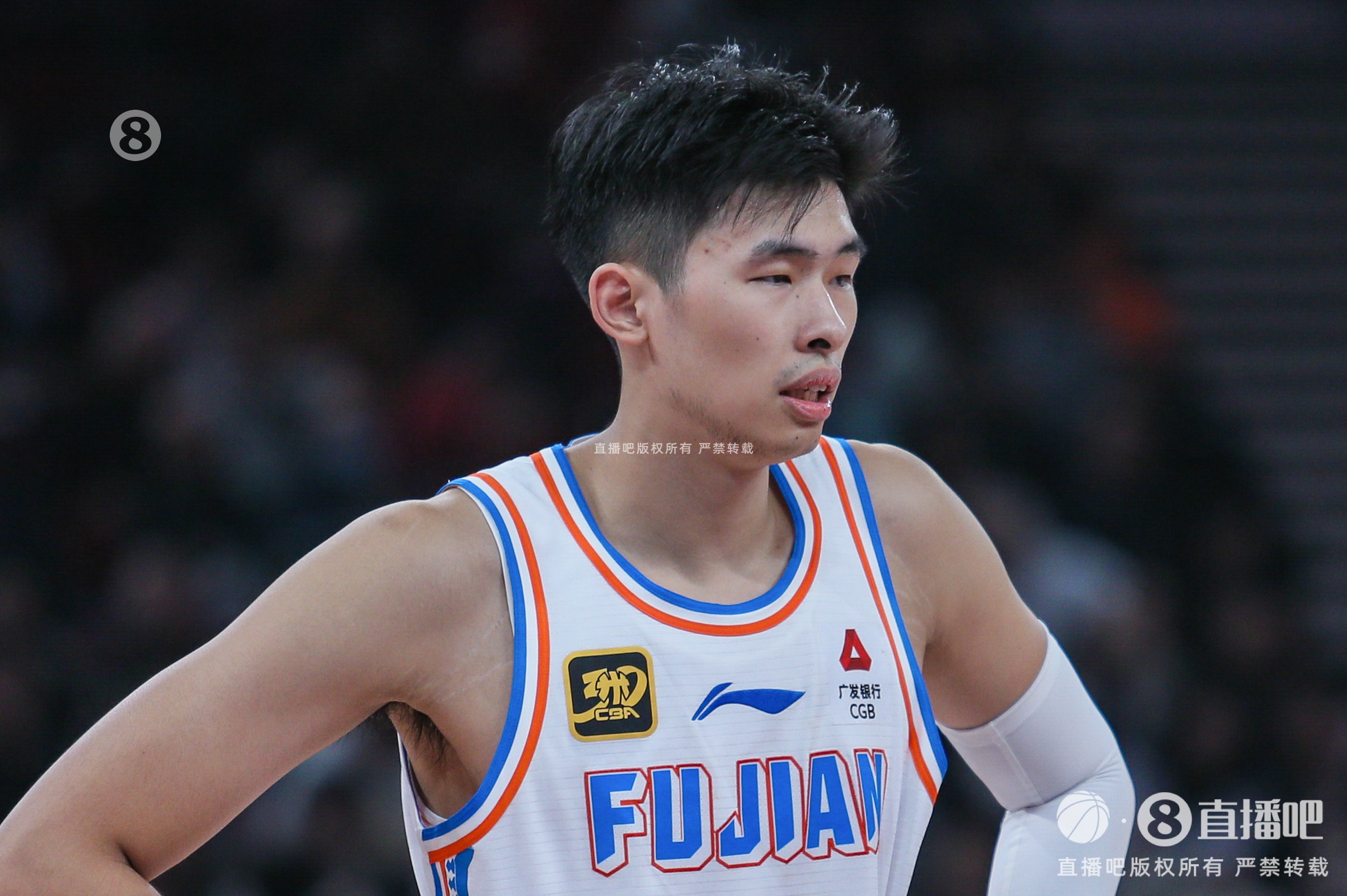 媒體人：福建先后續(xù)約鄒陽(yáng)和黎伊揚(yáng) 明確了球隊(duì)未來(lái)的基本框架