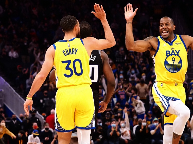 15年首冠無(wú)緣FMVP 庫(kù)里：現(xiàn)在已經(jīng)很釋然了 因?yàn)槲以?2年獲得FMVP