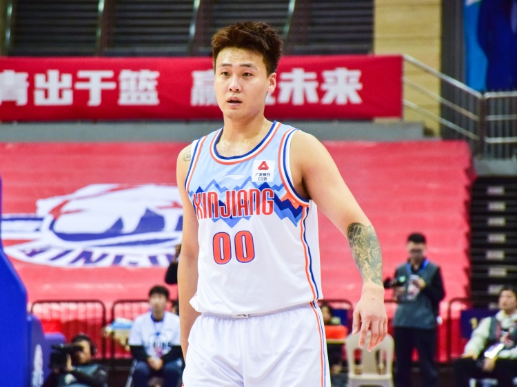 媒體人：北京隊大概率配不平趙睿交易 得再拉一家進(jìn)來才有希望