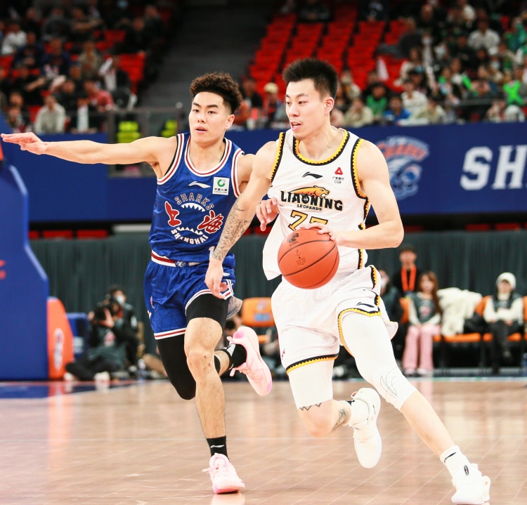 媒體人：上海送出兩名年輕球員+一筆現(xiàn)金 得到張鎮(zhèn)麟