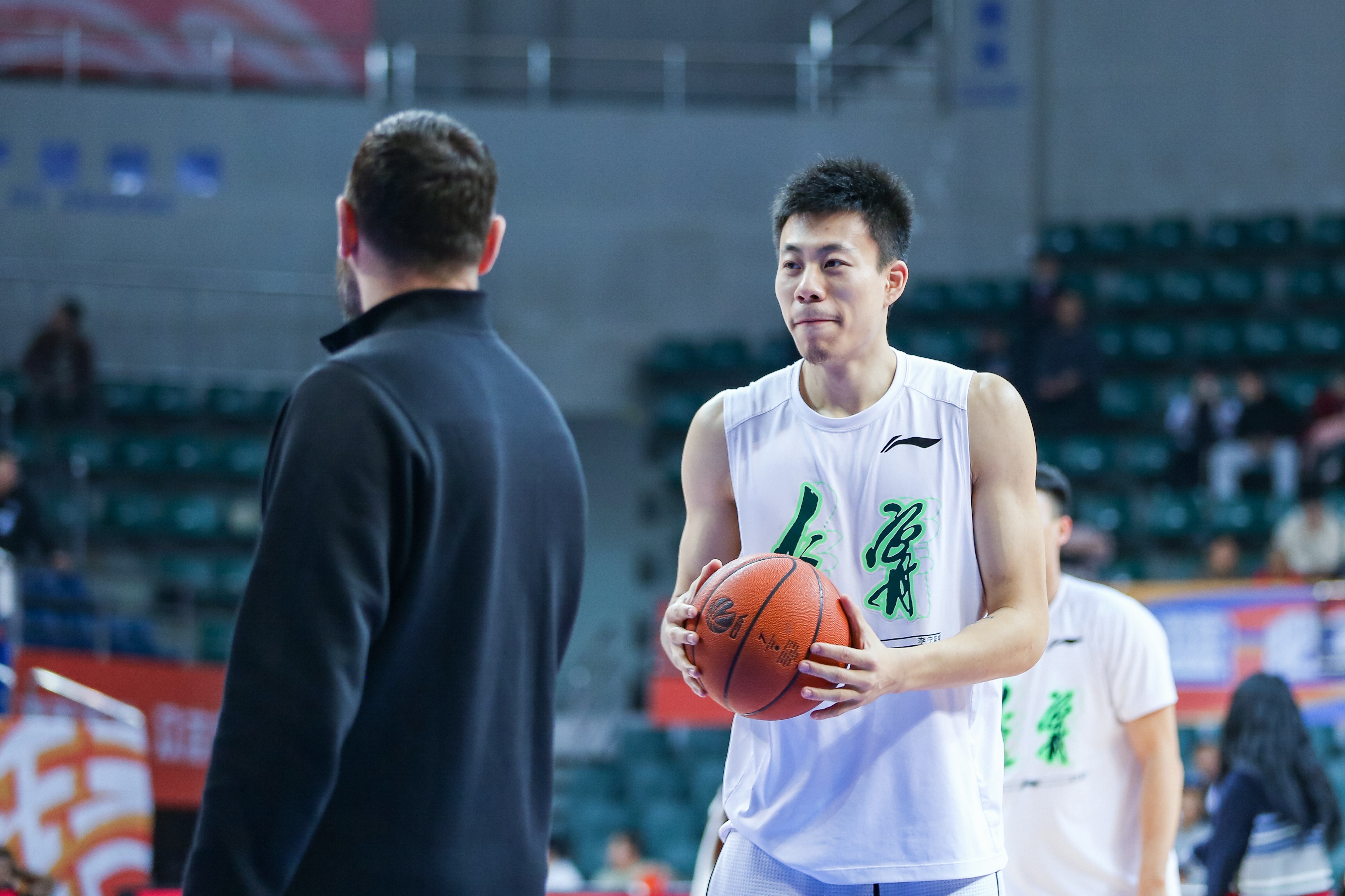 張鎮(zhèn)麟將加盟上海！媒體人：當(dāng)年遼籃球員想走不易 現(xiàn)在時(shí)代變了