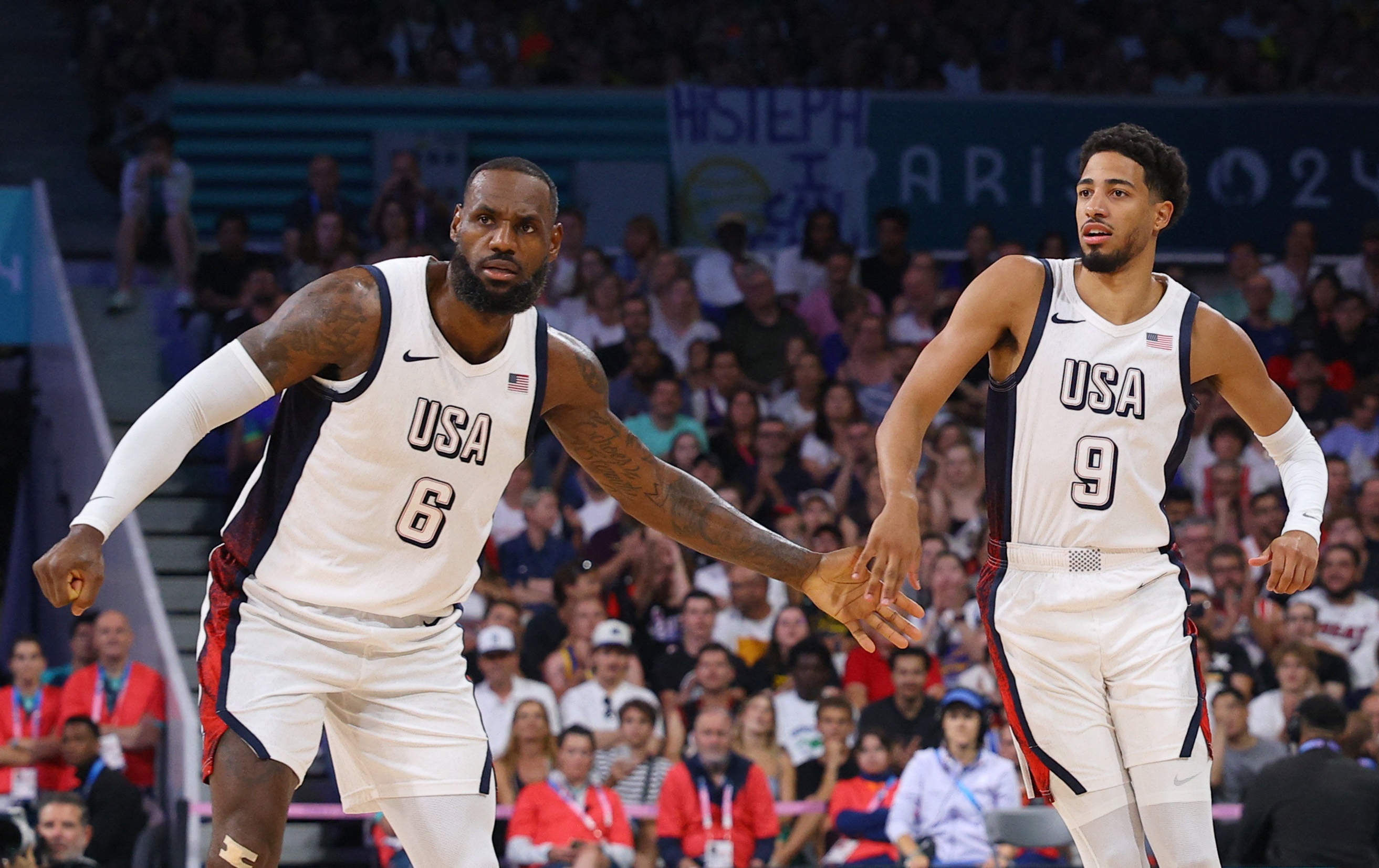 給年輕的自己送紀(jì)念品？哈利伯頓：必須和詹姆斯或約翰-塞納有關(guān)