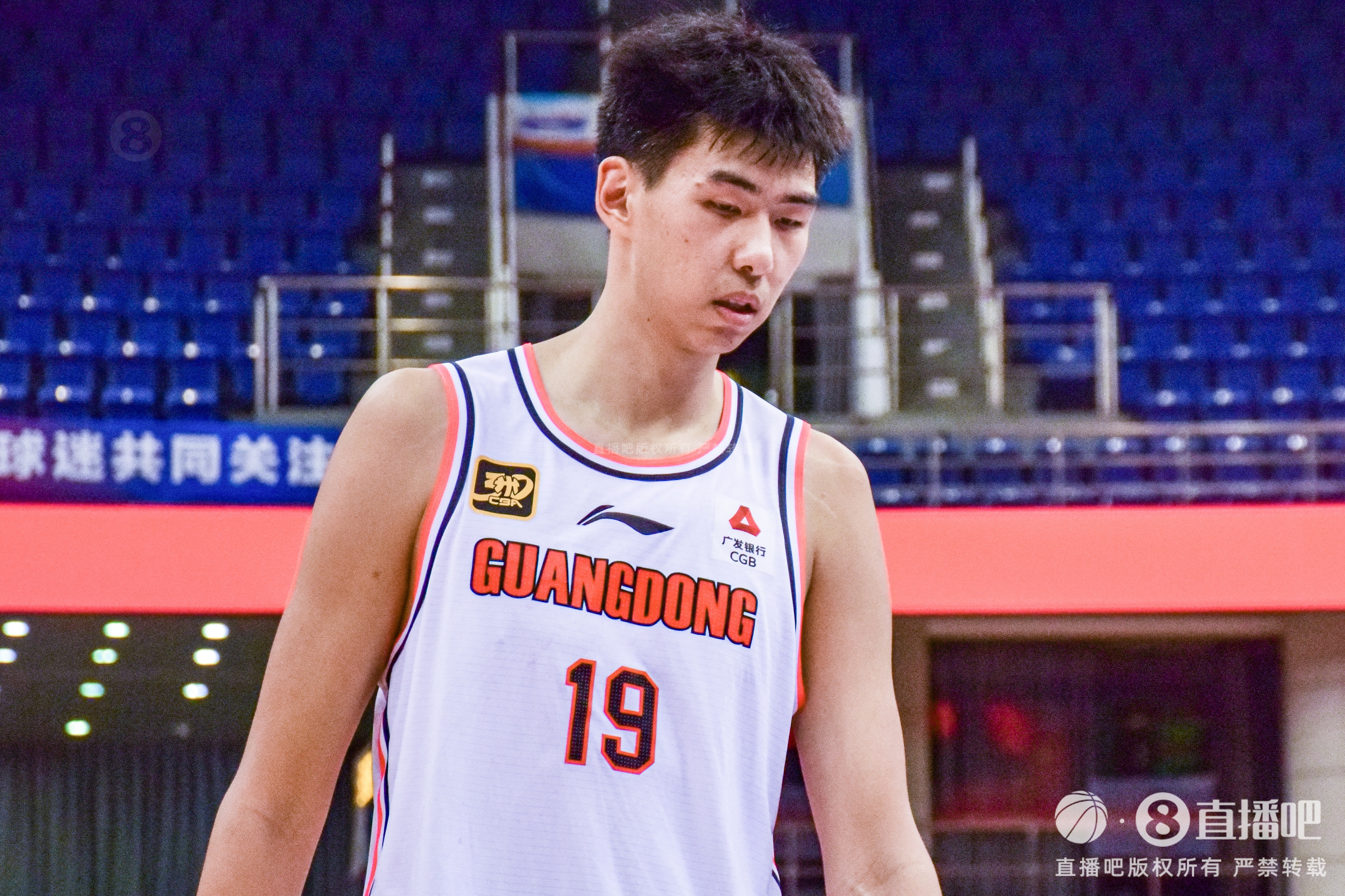 媒體人：徐昕基本無(wú)緣青島男籃 楊金蒙確定退役