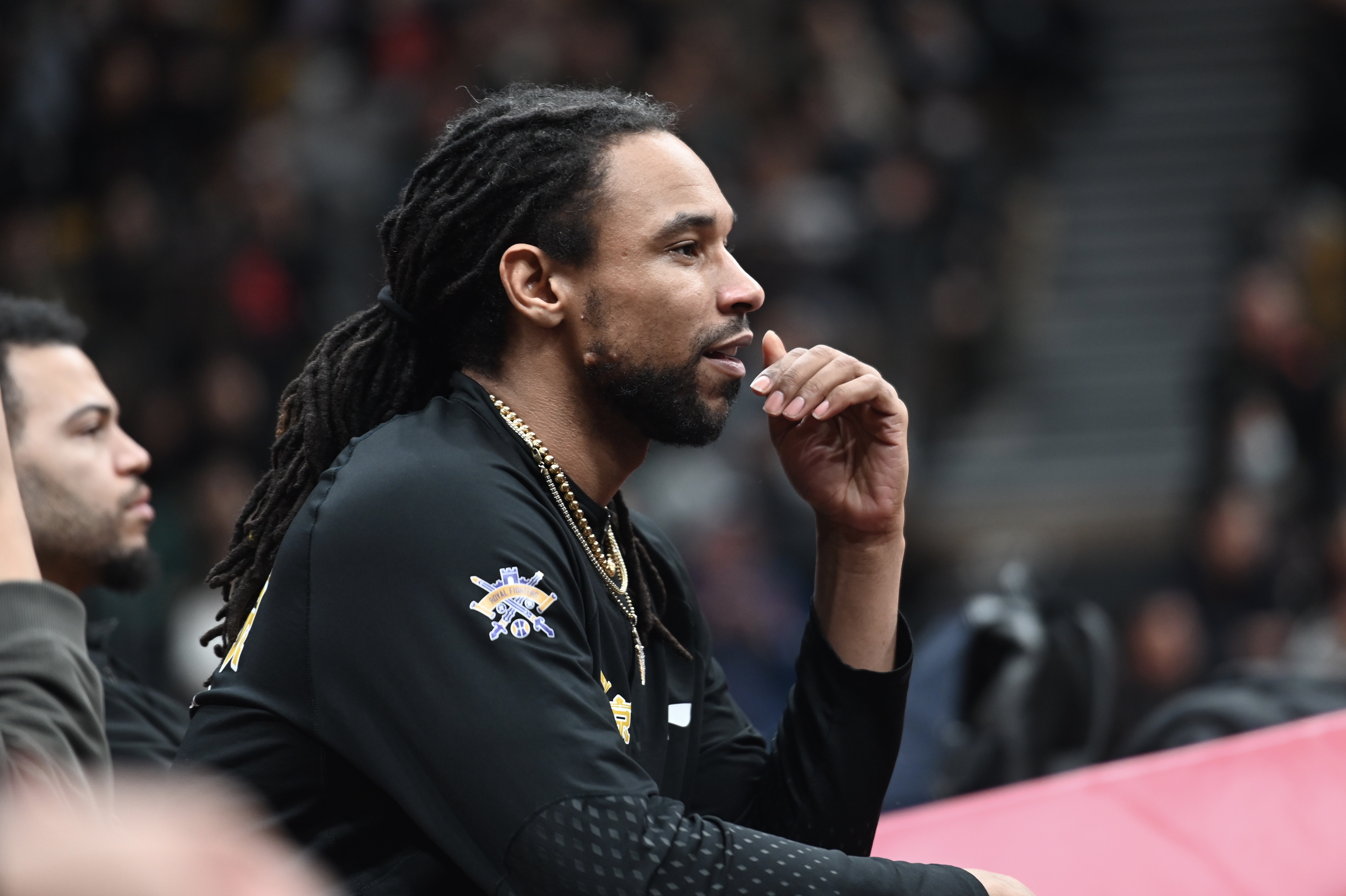 媒體人：廣東3分產(chǎn)量大 能安排薩林杰站5號(hào)位&幫助他提升終結(jié)效率