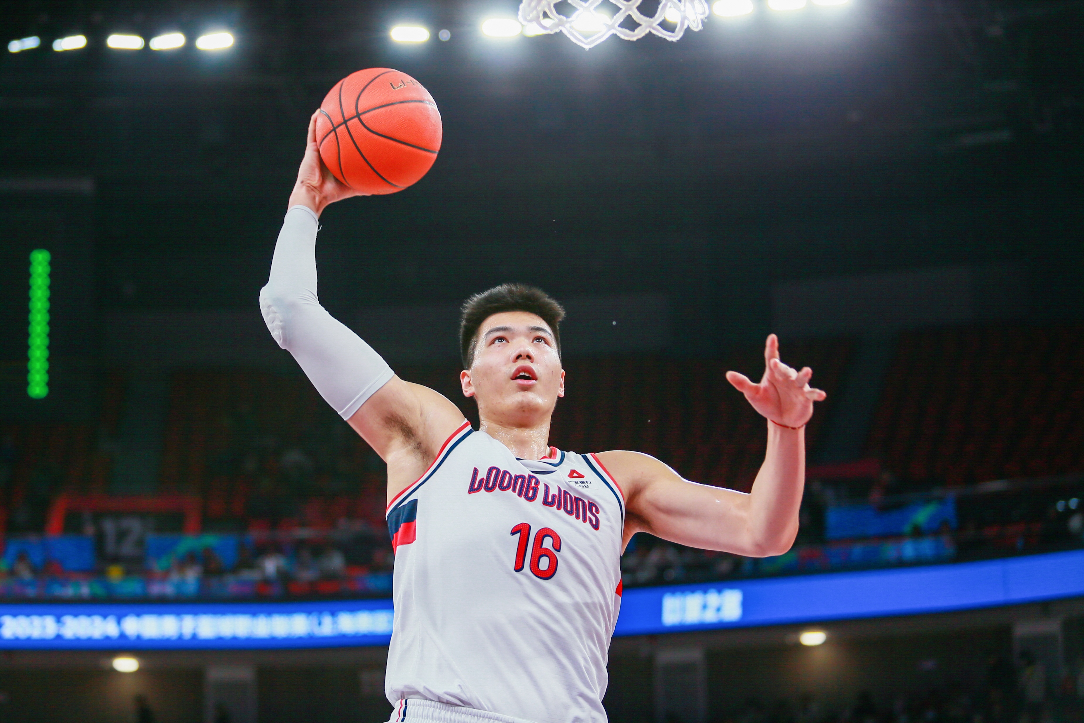 媒體人：廣州俱樂(lè)部承諾 同等報(bào)價(jià)下優(yōu)先把球員交易給廣東