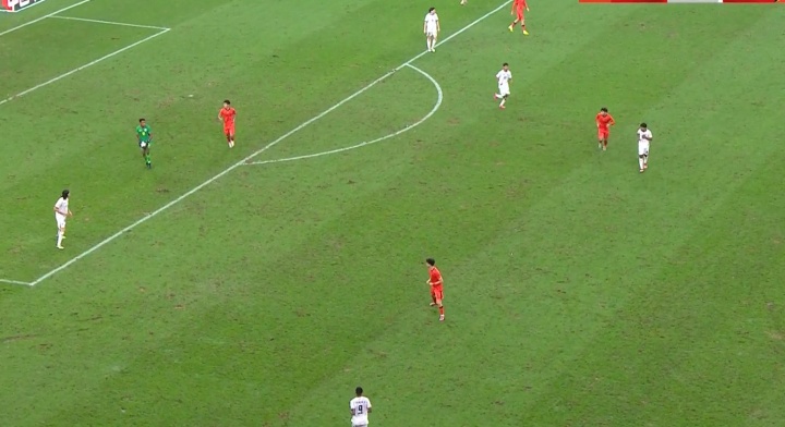 記者：西安這樣的場(chǎng)地保障，說(shuō)到底是對(duì)中國(guó)U22隊(duì)的一種不負(fù)責(zé)任