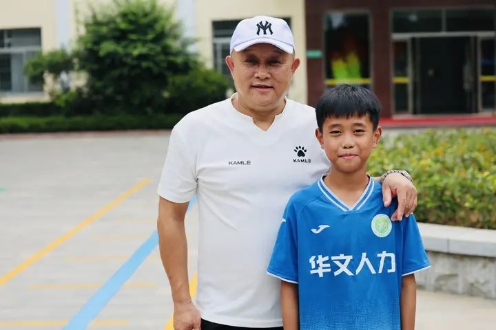 記者：泰安9歲足球小將錢俊澤被魯能泰山足校選中，綜合評(píng)分L5