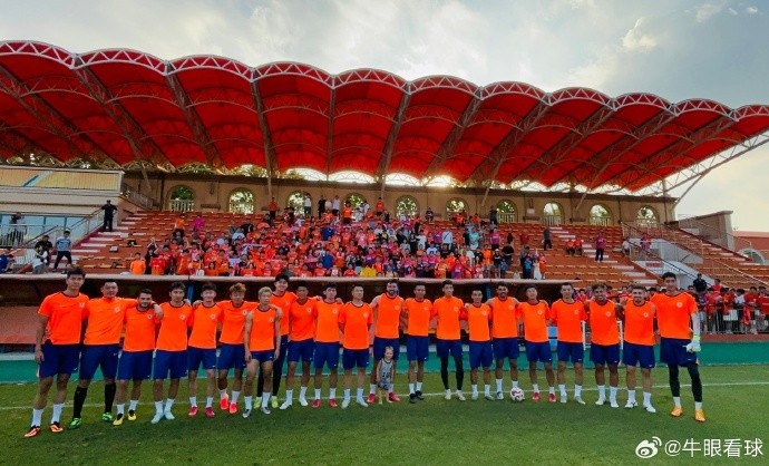 記者：山東泰山預計9月6日開始訓練 應該堅持舉行球迷開放日活動