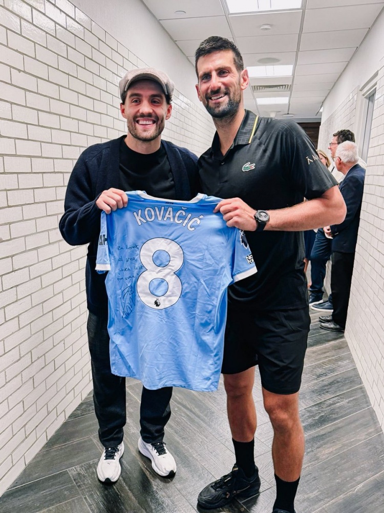 美網(wǎng)半決賽即將開打！科瓦西奇與德約科維奇在賽前合影