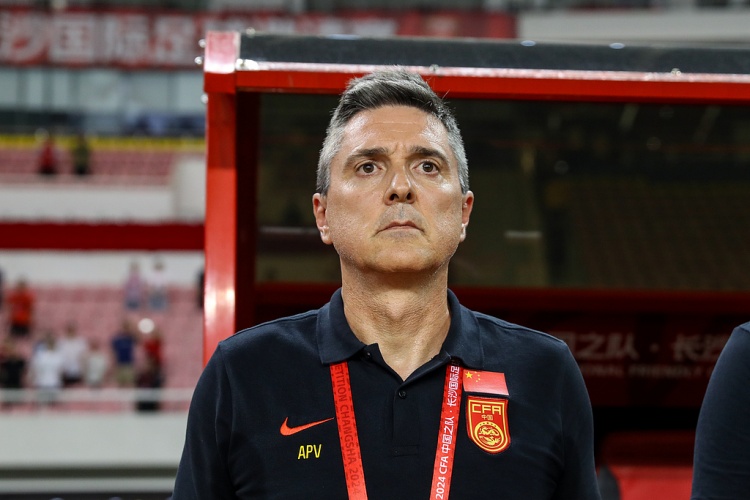 記者評(píng)國(guó)足U22：離進(jìn)球就差撕開一道口子，但是這個(gè)口子有點(diǎn)難撕