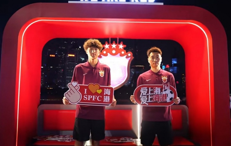 傅歡、李智良前往北外灘打卡，傅歡：在比賽中竭盡全力回饋球迷