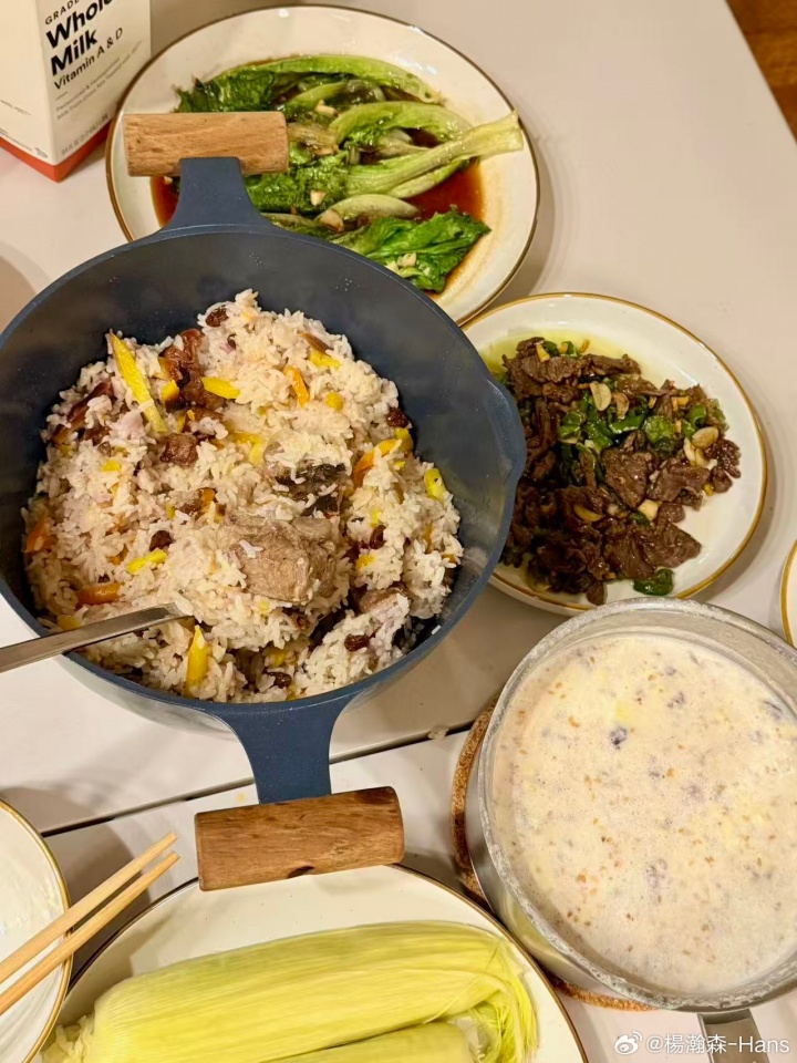自己動手豐衣足食！楊瀚森曬中國菜配文：??家的味道