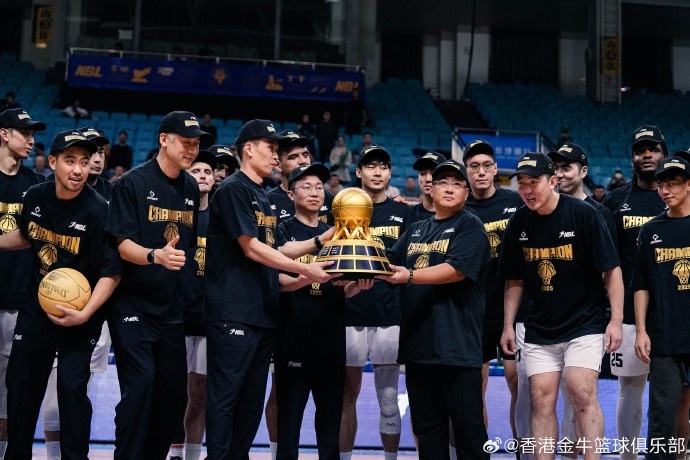 成功衛(wèi)冕，我們做到了！來看香港金牛奪冠頒獎圖集！