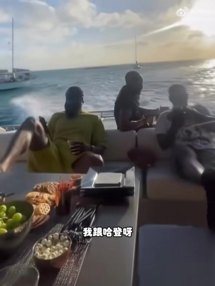 雷霆三少你更愿意和誰(shuí)交朋友？楊侃團(tuán)隊(duì)：哈登啊 他能帶我大撒幣