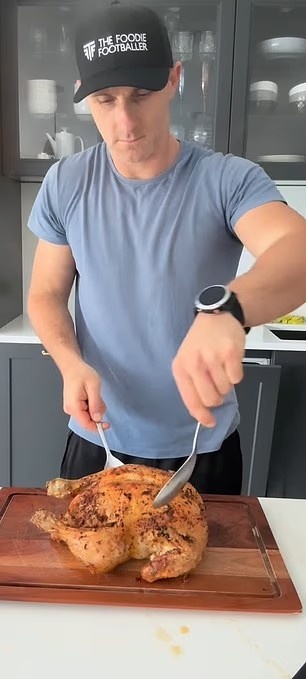 郵報：前英超球員皮尤退役后成為美食博主，分享健康食譜并教做菜